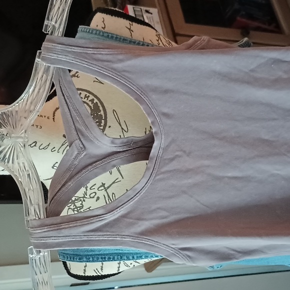 LULULEMON Tank NWOT - Picture 2 of 4